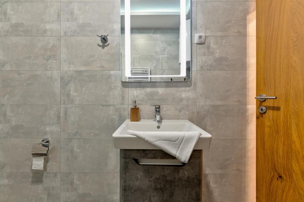 Apartment R3 *